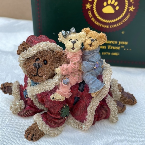 Boyds Bears “Father Christmas With Holly & Nick Holiday Fun” figurine - Picture 2 of 3